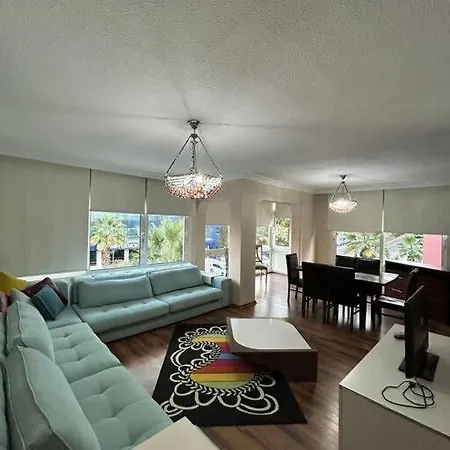 Harika Ev Aileler Icin * 伊兹密尔